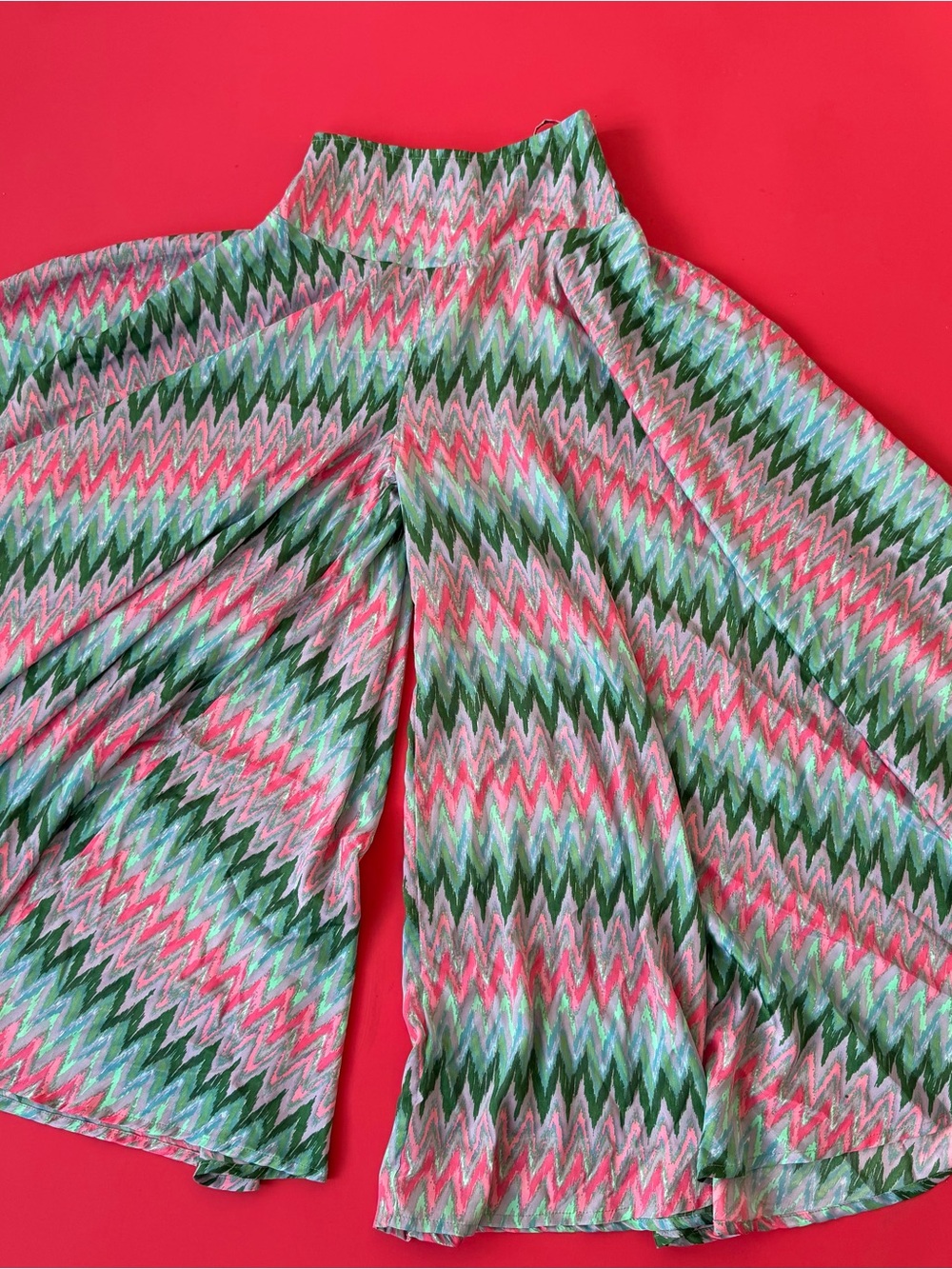 High-Waist Wide-Leg Chevron Pants - Pink & Green